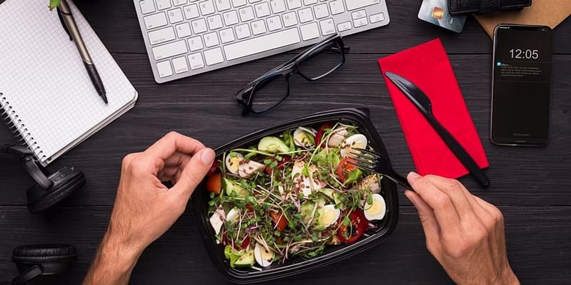Tips to maintain a healthy diet during office hours